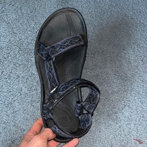 Mens size 10 rugged terrain Tevas